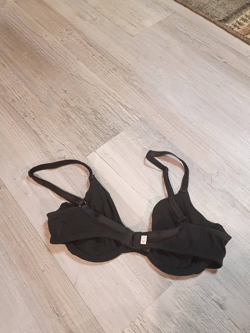 Victoria Secret - Picture 3 of 5